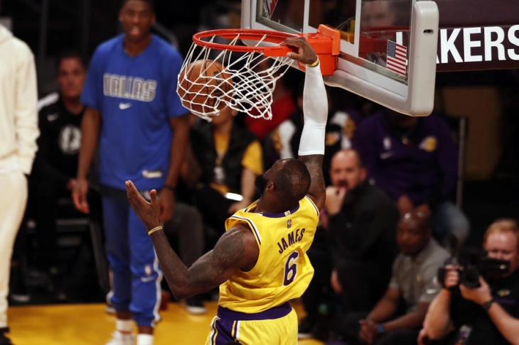 Леброн Џејмс добива посебен беџ на дресот