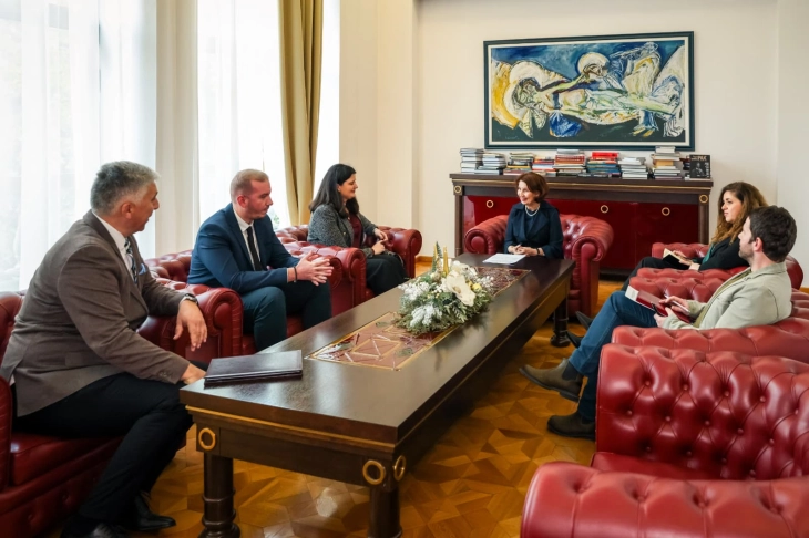 Сиљановска-Давкова прими претставници на Македонското здружение на млади правници и на Центарот за еколошка демократија ФЛОРОЗОН