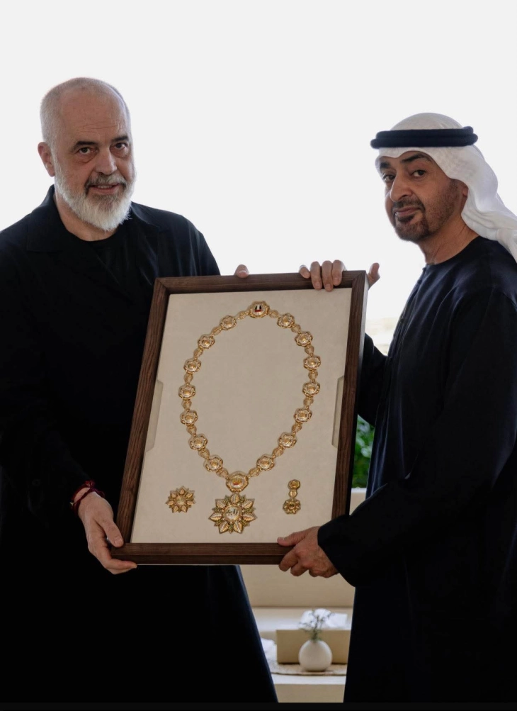 На албанскиот премиер, Рама, во Абу Дани, врачен медалот „Зајед“