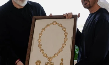 На албанскиот премиер, Рама, во Абу Дани, врачен медалот „Зајед“