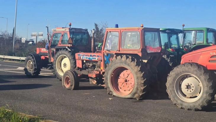 Вандализирани трактори на двајца земјоделци, кои присуствуваа на средбата со Мицотакис