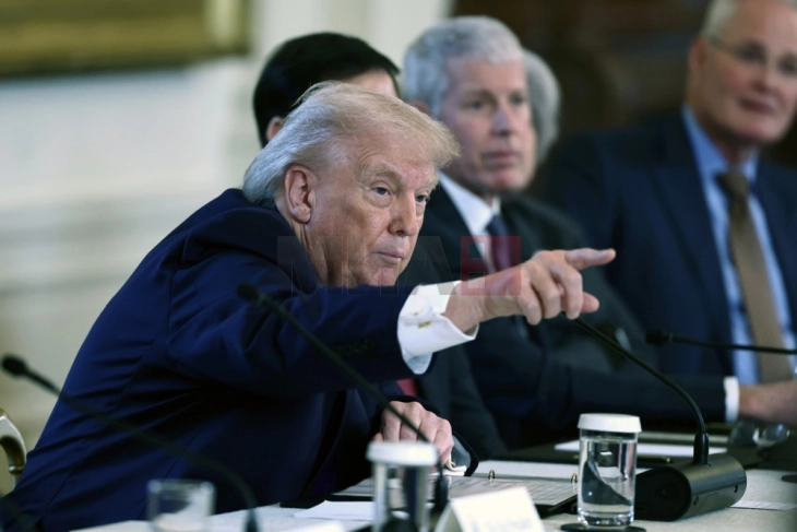 Трамп му се закани на премиерот на Гренланд, Нилсен