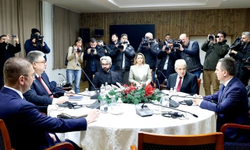 Përfundoi takimi i liderëve