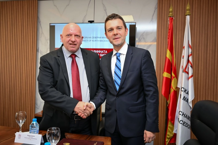 Ministri Mucunski i vazhdon vizitat me sektorin e biznesit, sot takim me Odën ekonomike