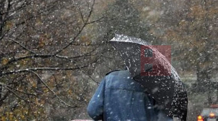 УХМР: Викендов постудено - дожд и снег во пониските и снег на повисоките места и на планините