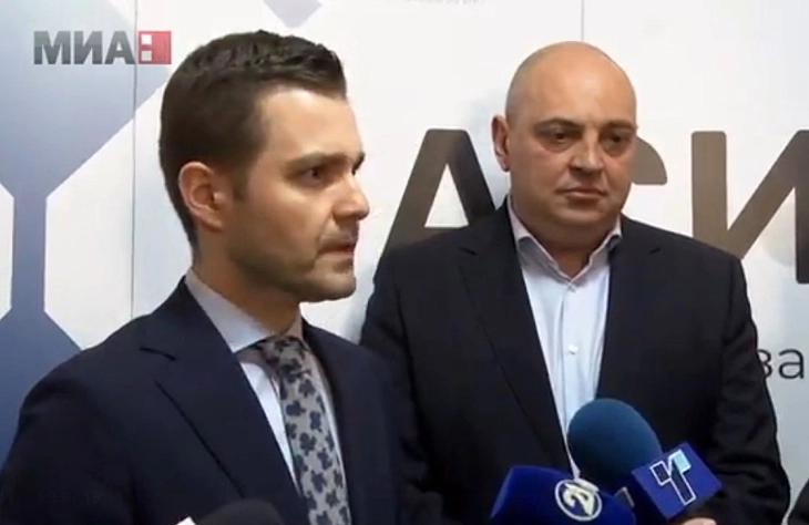 Муцунски: Одлуката на САД за визниот режим е само за иселеничките визи, не и за другите