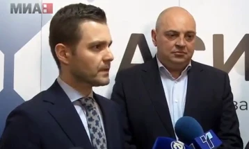 Муцунски: Одлуката на САД за визниот режим е само за иселенички визи, не и за останатите