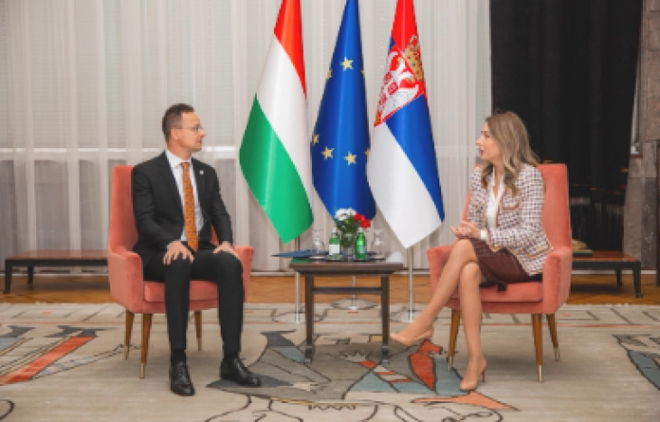 Средба Ѓедовиќ Хандановиќ - Сијарто: Целта е преговорите меѓу Русите и МОЛ за НИС да се завршат до крајот на неделава