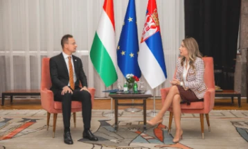 Средба Ѓедовиќ Хандановиќ - Сијарто: Целта е преговорите меѓу Русите и МОЛ за НИС да се завршат до крајот на неделава