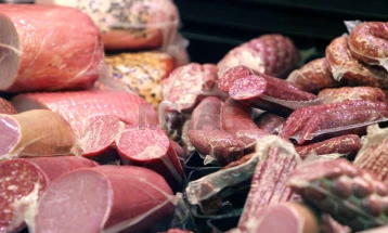 Гастроентеролози предупредуваат: Сувомеснатите производи се најлоши за цревата