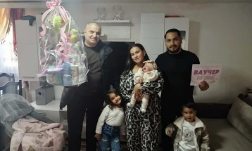 Градоначалникот Костадиновски го посети домот на првороденото во Виница во 2026-та