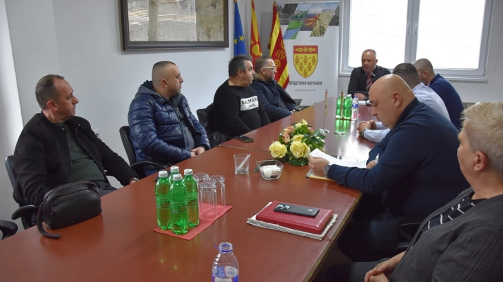 Средба на градоначалникот Владко Грозданов со сопствениците на пицериите од Трговскиот центар блок А