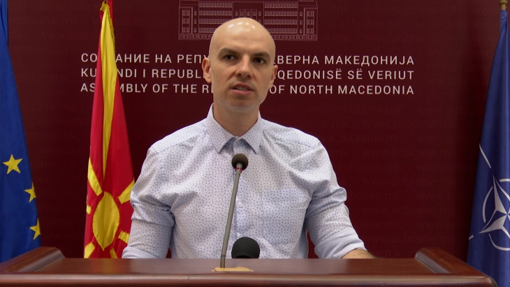 Крмов: ВМРО–ДПМНЕ бара консензус, СДСМ и ги врза рацете на опозицијата, а државата живее на кредит за кредит 