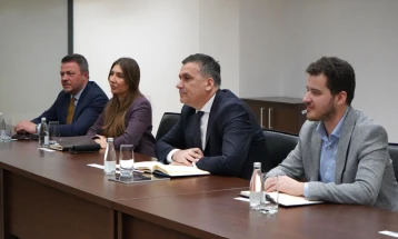 Takim i ministrit Hoxha me delegacionin e OEMVP-së, në fokus propozimet për përmirësimin e procedurave dhe mbështetje të investimeve të gjelbra