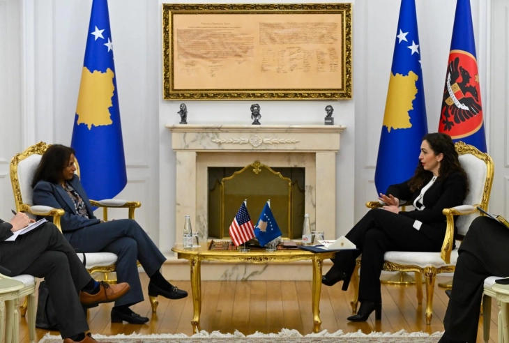 Presidentja e Kosovës, Vjosa Osmani priti në takim të ngarkuarën me punë të SHBA-së, Anu Pratipati