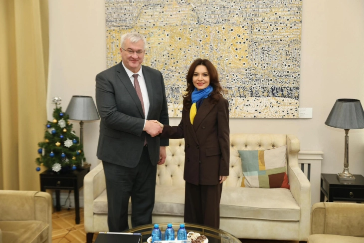 Ministrja shqiptare Spiropali për vizitë në Ukrainë, iu dorëzua 