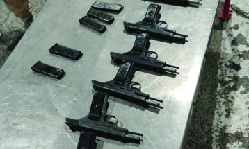 Царинската управа: На граничниот премин Богородица запленети девет пиштоли, едно лице во притвор