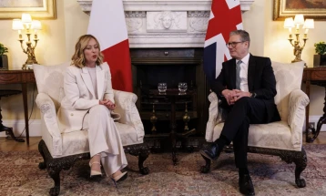 Стармер не сака разговори со Путин како што предложија Макрон и Мелони