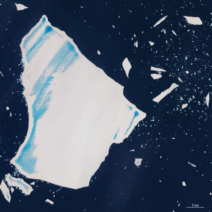 Поранешната најголема санта лед во светот видена од вселената како се распаѓа