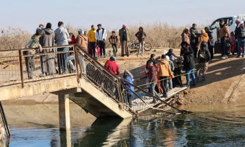 Американски воени лица посетија проблематична област во северна Сирија