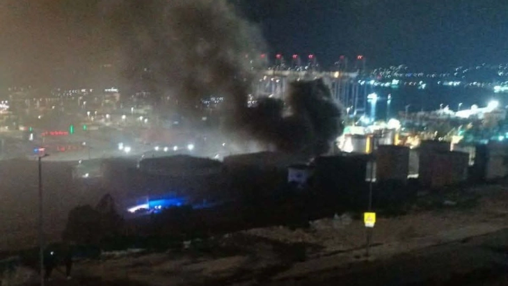 Голем пожар во близина на резервоари за гориво во атинска населба – изгасен по над пет часа