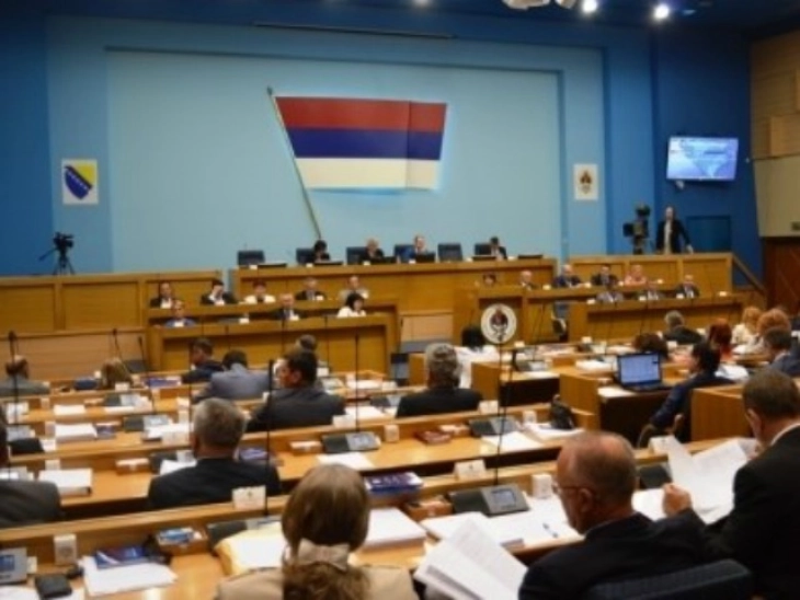 Парламентот на РС ја прифати оставката на премиерот Миниќ