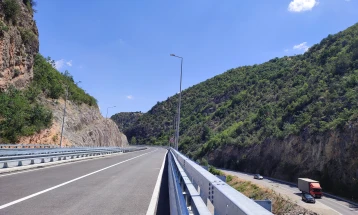 Komunikacioni në disa vende nëpër rrugë të lagështa, nuk ka vonesa në vendkalimet kufitare