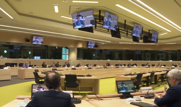 Koreper vendosi t'i japë shans dialogut me Trampin para ndërmarrjes eventuale të 