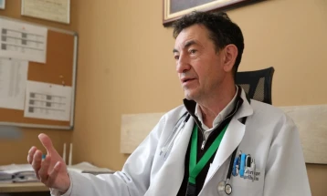 Dr. Zafirovski për MIA-n: Ligji i ri kundër pirjes së duhanit është mesazh i qartë se shëndeti, veçanërisht i të rinjve dhe joduhanpirësve është prioritet