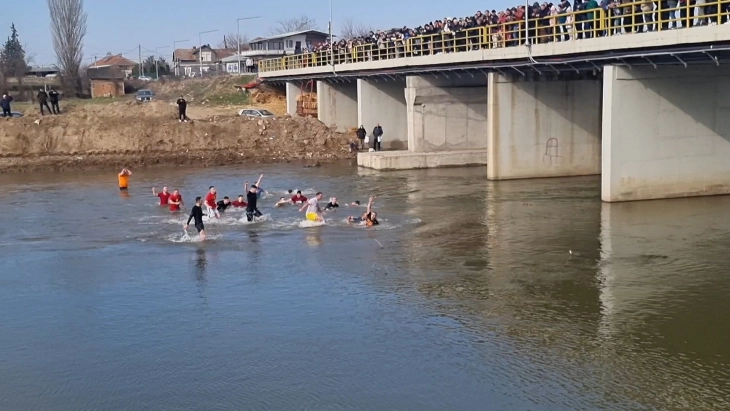 Иван Мицевски, Жарко Михајловски и Филип Стоилковски најсреќни на Водици во Општина Карбинци