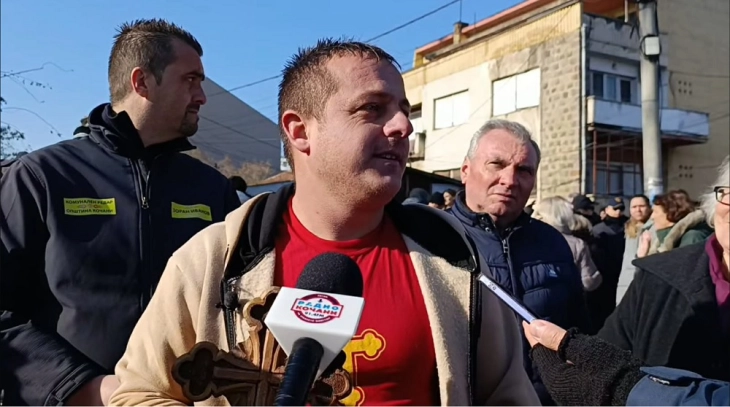 Крстот за Водици во Кочани во рацете на Марјан Заов