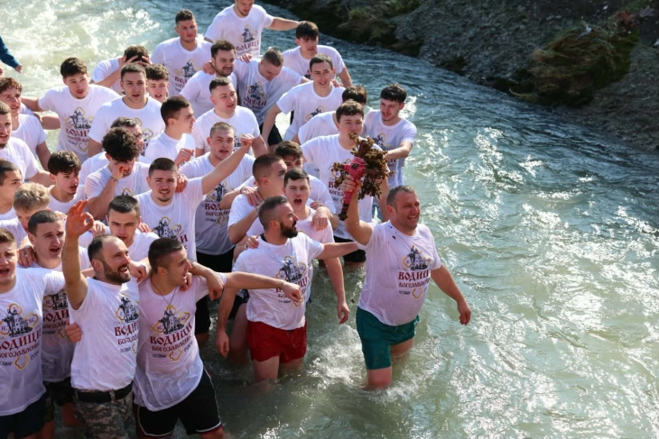 Крстот во Гостивар го фати Бобан Симјаноски