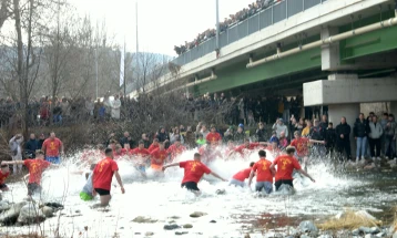 Анџело Илиевски прв до светиот крст во Демир Капија 
