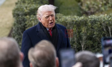 Трамп најави царини од 200 проценти за француски вина и шампањи