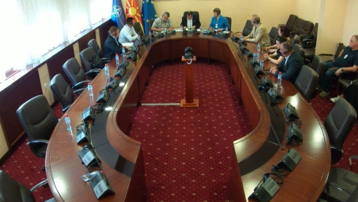 Seancë e Komisionit parlamentar për transport, transformim digjital, mjedis jetësor dhe planifikim hapësinor