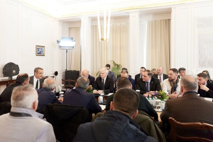 Грчките земјоделци денеска ќе одлучат дали ќе продолжат со протестите и блокадите или ќе се повлечат