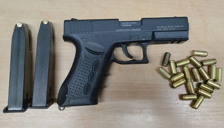 Пиштол пронајден во „шкода“, скопјанец лишен од слобода