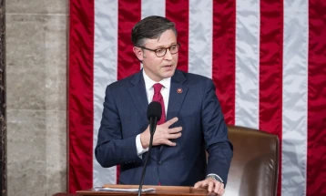 Претседателот на Претставничкиот дом на САД во посета на Лондон: Да ја „смириме топката“