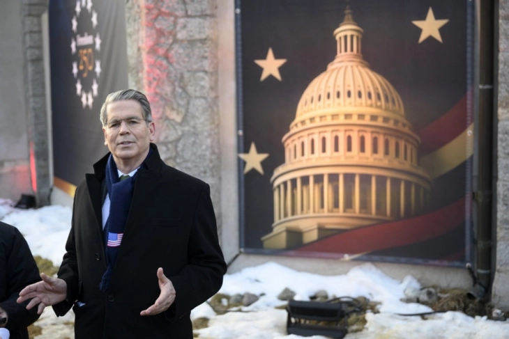 Американскиот министер за финансии од Давос побара да прекине хистеријата за Гренланд