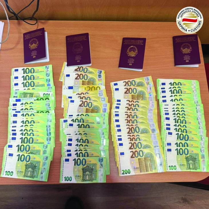 Царинската управа: Запленети девизи, злато, цигари, бижутерија, ветеринарни препарати, музички инструменти и домашна ракија