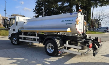 Цистерна за миење и чистење улици за почист воздух во Струга