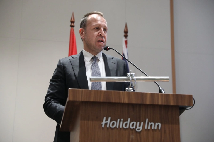 Јанушев: Се воведуваат јасни и унифицирани правила за избор на директори, членови на управни одбори и државни секретари