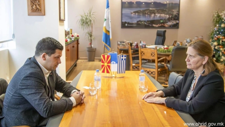 Кирил Пецаков се сретна со амбасадорката на Грција, Софија Филипиду