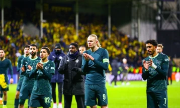 Фудбалерите на Манчестер Сити собираа пари за навивачите по поразот во Норвешка