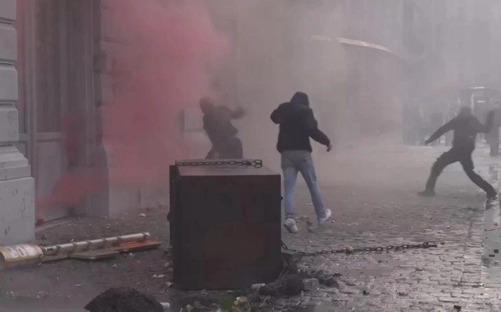 Судири меѓу белгиската полиција и прокурдски демонстранти во Брисел