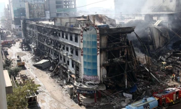 Numri i viktimave në zjarrin në Pakistan u rrit në 60