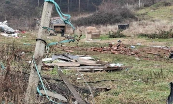 Во Кочани се чисти дивата депонија кај Диви Градби