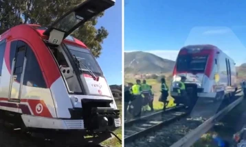 Aksident i ri hekurudhor në Spanjë: Treni përplaset me vinçin, disa persona të lënduar lehtë