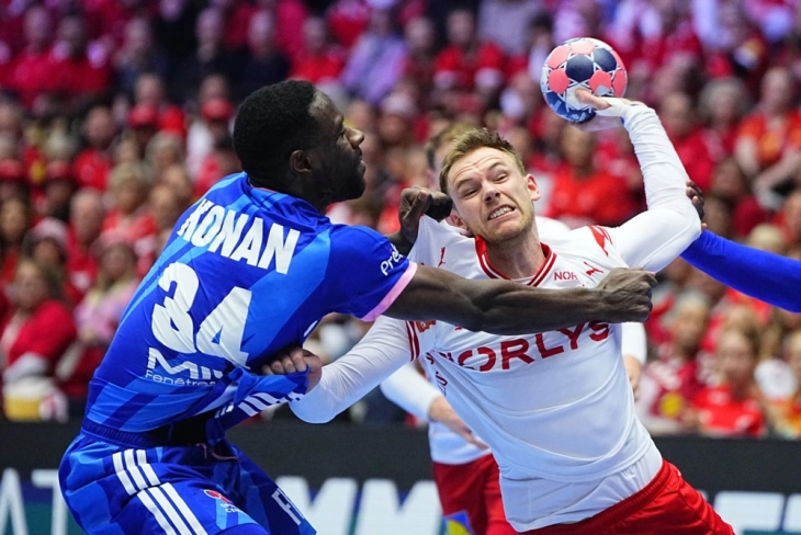 Данска ги освои првите бодови во главната фаза