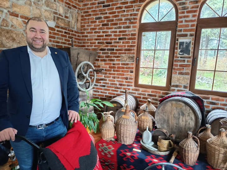 Македонските вина се причина да станам вински презентер, вели словенецот Дејан Лепушек за МИА